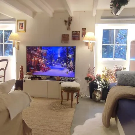 Authentic House 2 Maisons 1 Ideale Pour Groupes, Capacite 30 Personnes Semesterbostad Paris