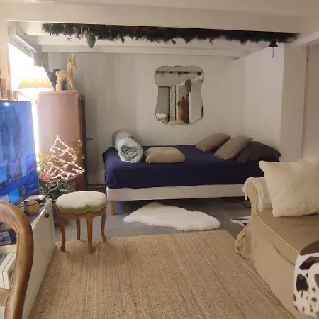 Authentic House 2 Maisons 1 Ideale Pour Groupes, Capacite 30 Personnes Semesterbostad *