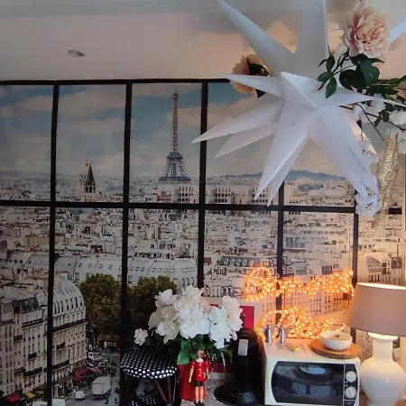 Semesterbostad Authentic House 2 Maisons 1 Ideale Pour Groupes, Capacite 30 Personnes Paris