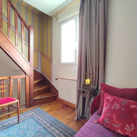 Authentic House 2 Maisons 1 Ideale Pour Groupes, Capacite 30 Personnes Semesterbostad