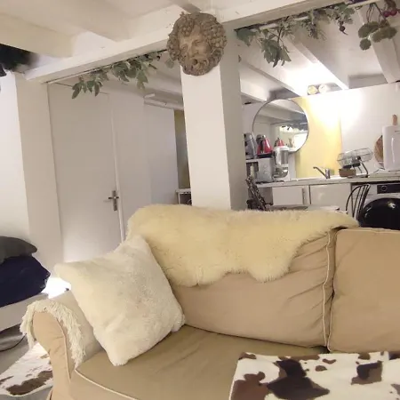 Authentic House 2 Maisons 1 Ideale Pour Groupes, Capacite 30 Personnes Casa de Férias Paris