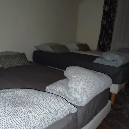 Semesterbostad Authentic House 2 Maisons 1 Ideale Pour Groupes, Capacite 30 Personnes Paris