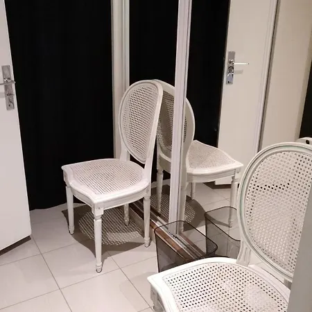 Authentic House Metro 7 Pierre Et Marie Curie *