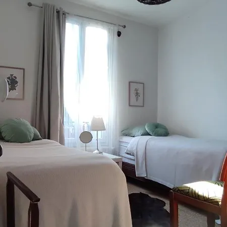 Authentic House 2 Maisons 1 Ideale Pour Groupes, Capacite 30 Personnes Paris
