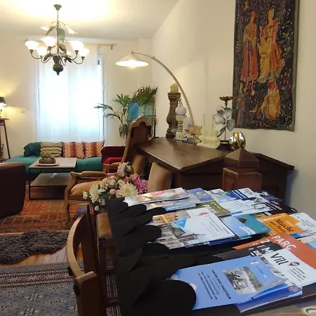 Authentic House 2 Maisons 1 Ideale Pour Groupes, Capacite 30 Personnes * Paris