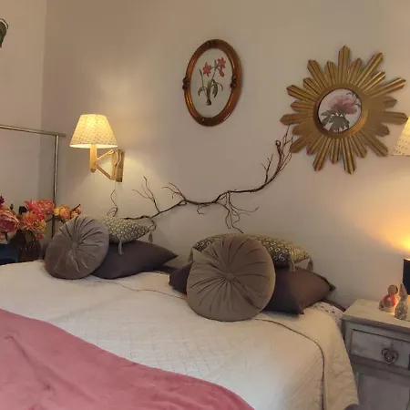 Authentic House 2 Maisons 1 Ideale Pour Groupes, Capacite 30 Personnes Semesterbostad