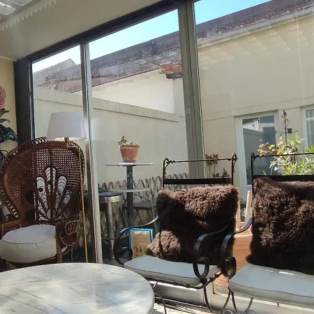 Casa de Férias Authentic House 2 Maisons 1 Ideale Pour Groupes, Capacite 30 Personnes Paris