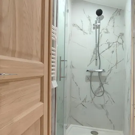 Authentic House Metro 7 Pierre Et Marie Curie 펜션