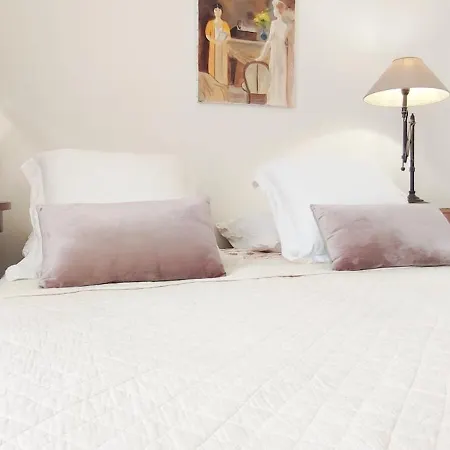 Authentic House Metro 7 Pierre Et Marie Curie *