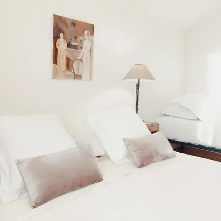 Authentic House Metro 7 Pierre Et Marie Curie 펜션 *
