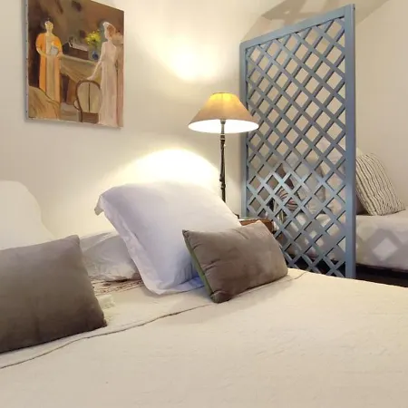 Authentic House Metro 7 Pierre Et Marie Curie *