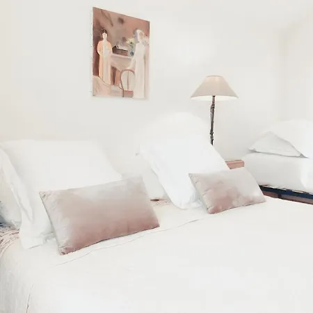 펜션 Authentic House Metro 7 Pierre Et Marie Curie *