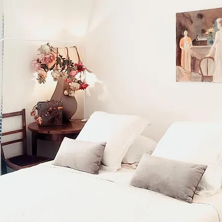 Authentic House Metro 7 Pierre Et Marie Curie 파리