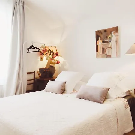 Authentic House Metro 7 Pierre Et Marie Curie 펜션 *