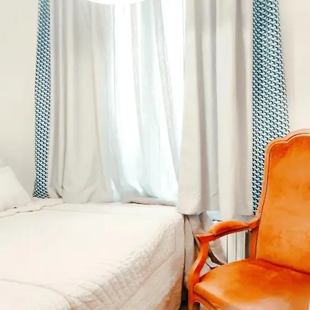 Authentic House Metro 7 Pierre Et Marie Curie