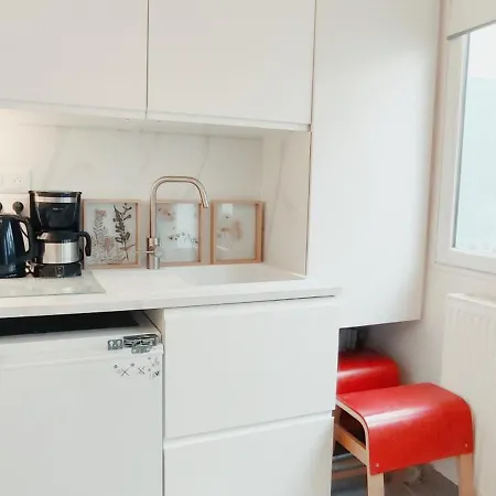 Authentic House Metro 7 Pierre Et Marie Curie 펜션 파리
