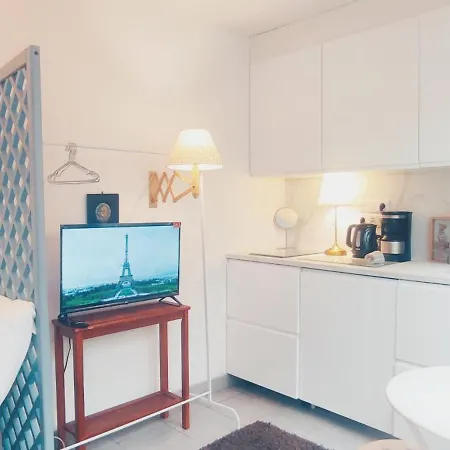 Authentic House Metro 7 Pierre Et Marie Curie Tatil Evi