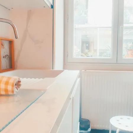 Authentic House Metro 7 Pierre Et Marie Curie Paris