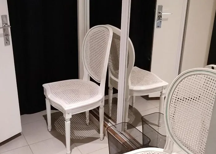 Authentic House 2 Maisons 1 Ideale Pour Groupes, Capacite 30 Personnes *