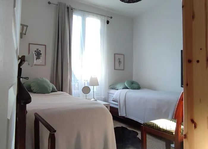 Authentic House 2 Maisons 1 Ideale Pour Groupes, Capacité 30 Personnes Paris