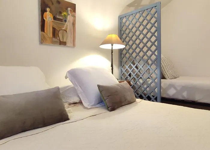 Authentic House Metro 7 Pierre Et Marie Curie *
