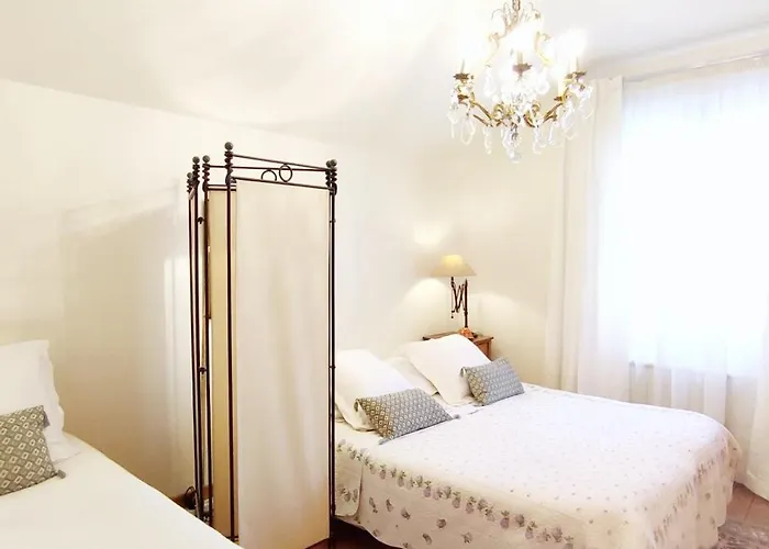 Authentic House Metro 7 Pierre Et Marie Curie Dom wakacyjny *